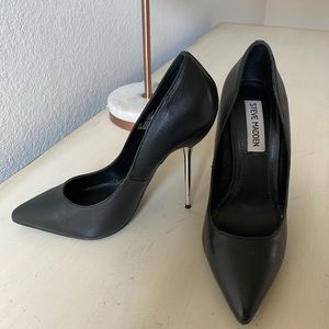 Steve Madden black stilettos 🖤